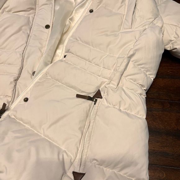 Lauren Ralph Lauren Tan/Cresm Puffer Jacket with Faux Fur Trim minor flap defect - Picture 6 of 14